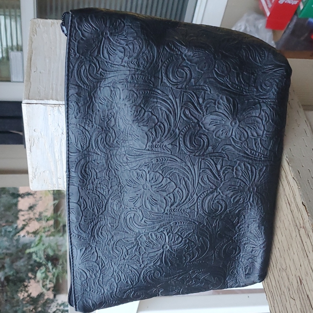 OVERSIZE ENGRAVED LEATHER CLUTCH/MAKEUP BAG